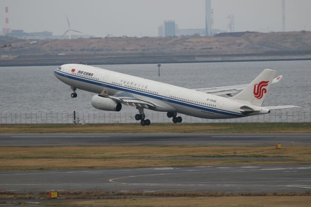 Airbus A330-300 (B-5948) - 01 April 2017:HND-PEK.