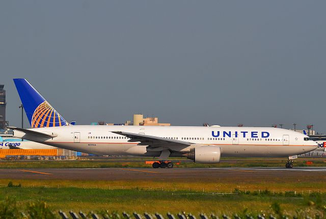 Boeing 777-200 (N219UA) - I took this picture on May 30, 2017.