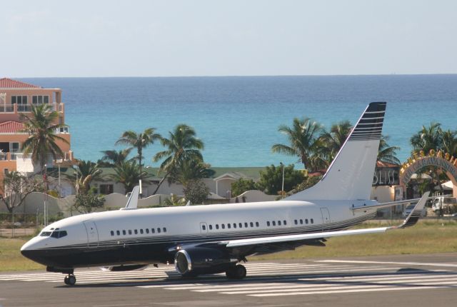 Boeing 737-700 (N500LS)