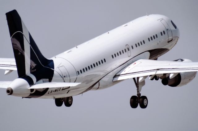 Airbus A319 (LX-MCO) - ACJ319 (A319-115CJ) operated by Global Jet Concept (Global Jet Luxembourg) departing Runway 32 after a two week stay at the Buffalo Niagara International Airport 