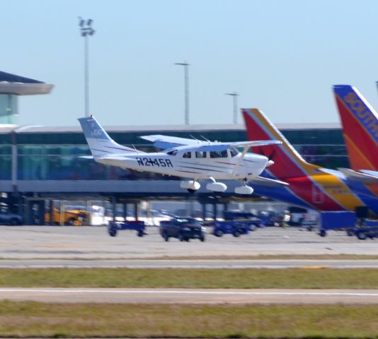 Cessna Skylane (N2145R)