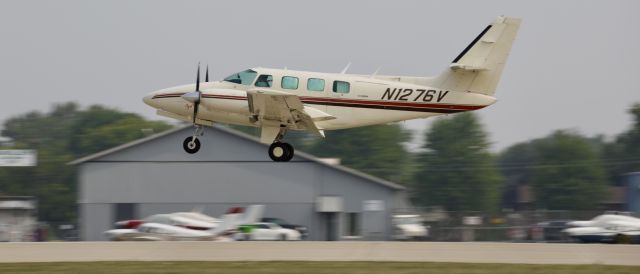 Cessna T303 Crusader (N1276V) - On flightline