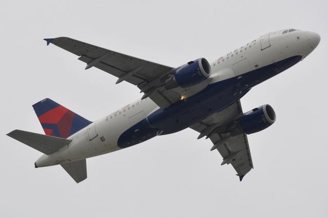 Airbus A319 (N370NB)