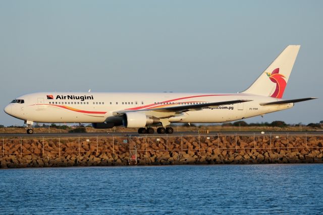 Boeing 737-800 (P2-PXW)