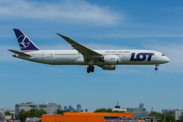 Boeing 787-9 Dreamliner (SP-LSG) - WAW SPOTTING
