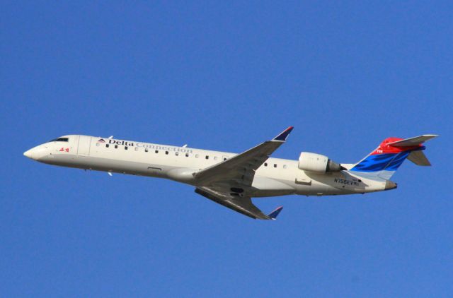 Canadair Regional Jet CRJ-700 (N755EV)