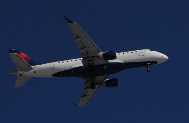 Embraer 175 —