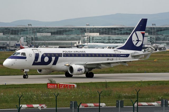 Embraer 170/175 (SP-LDI)