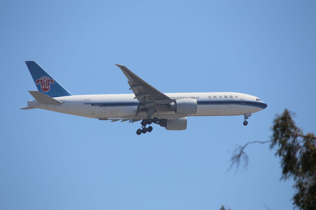 BOEING 777-200LR (B-2071)