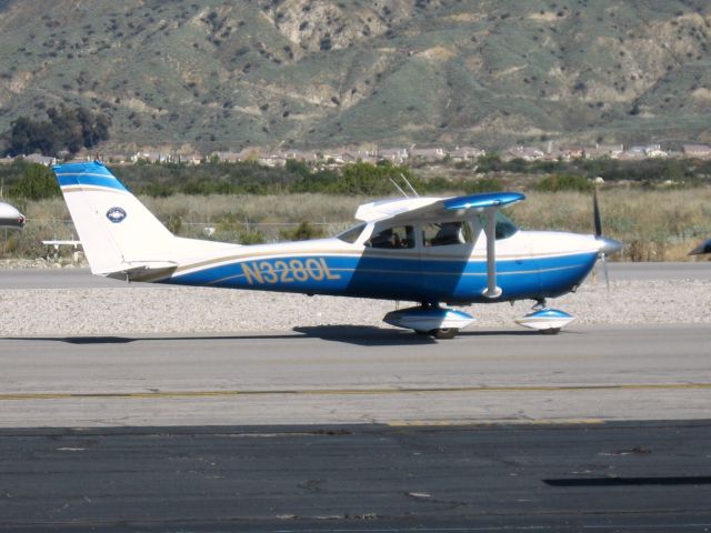 Cessna Skyhawk (N3280L) - At Redlands Muni