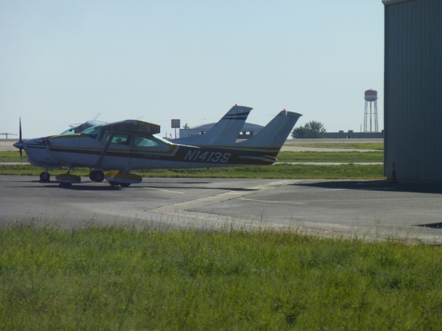 Cessna Skylane (N1413S)