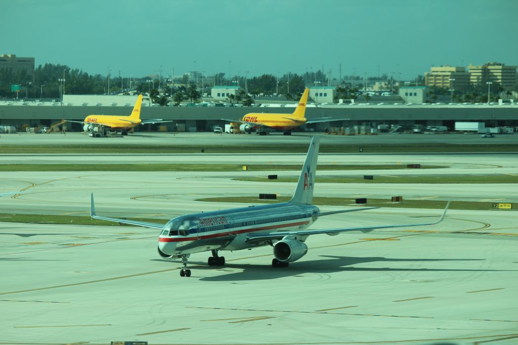 Boeing 757-200 (N630AA) - 121013 taxiing in to Term D southside from Rwy 9.DHL B752F and B762F at Cargo City