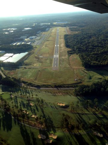 — — - Crosswind leg over the golf course at Falcon Field, GA (KFFC).