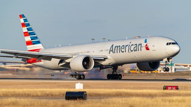 BOEING 777-300ER (N727AN) - Arriving 18Rbr /11/17/18