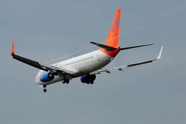 Boeing 737-800 (C-FTJH) - Arriving from Punta Cana.