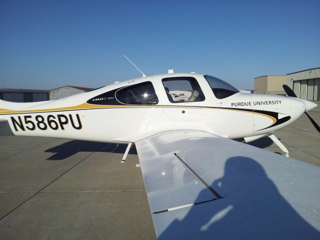 Cirrus SR-20 (N586PU) - Pre-flight!!