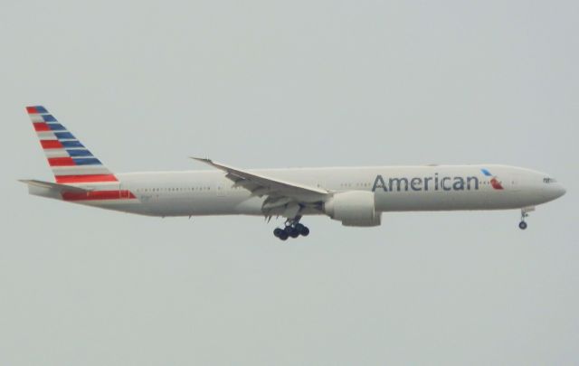 BOEING 777-300ER (N736AT)