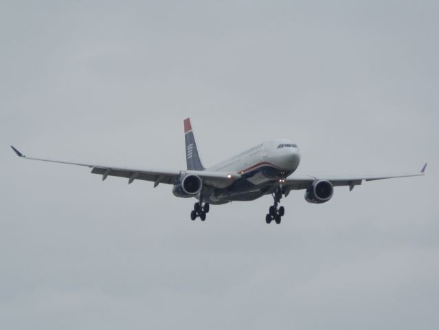 Airbus A330-200 (N280AY)