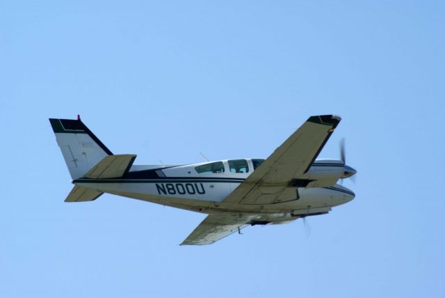 Beechcraft 55 Baron (N800U) - N800U