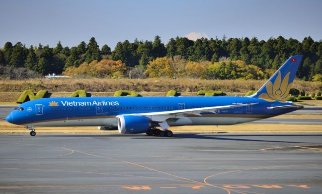 Boeing 787-9 Dreamliner (VNA-865) - Narita Sign and Mount Fuji Behind