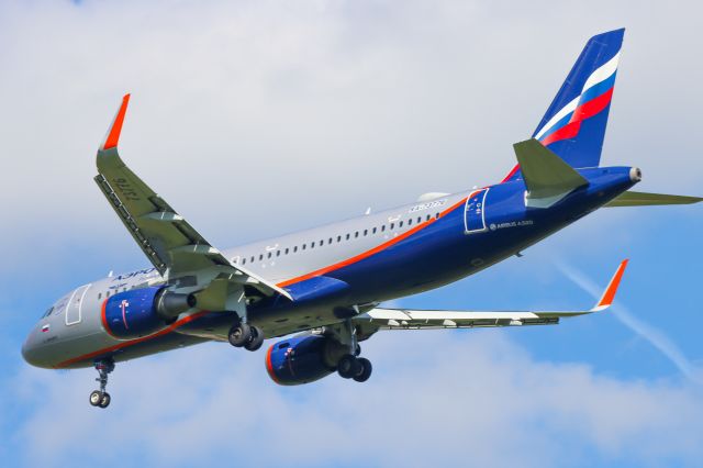 Airbus A320 (RA-73776)