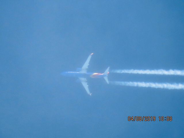 Boeing 737-800 (N8610C)
