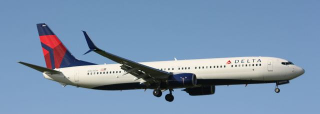 Boeing 737-900 (N869DN)