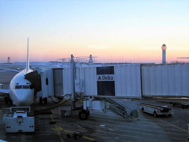 Boeing 737-700 — - January 2004