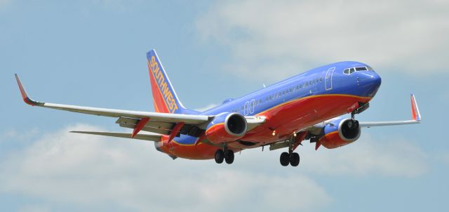 Boeing 737-800 (N8609A) - One of the very few SWA 737-800s without scimitars