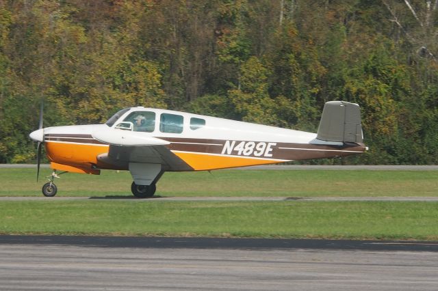 Beechcraft 35 Bonanza (N489E)