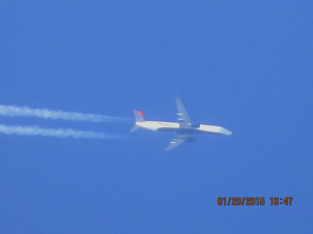 Boeing 737-800 (N3752) - Delta Airlines flight 1581 from LAX to CVG over Southeastern Kansas at 35,000 feet.