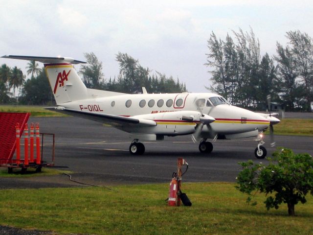 Beechcraft Super King Air 300 (F-OIQL) - Air Archipel