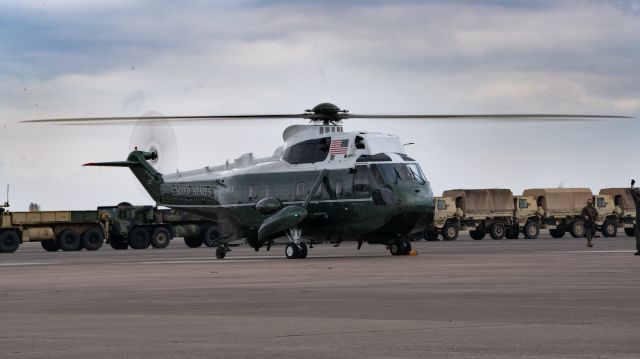 15-9351 — - A Marine Corps VH-3D helo conducts a engine run prior to Air Force One's arrival later in the morning