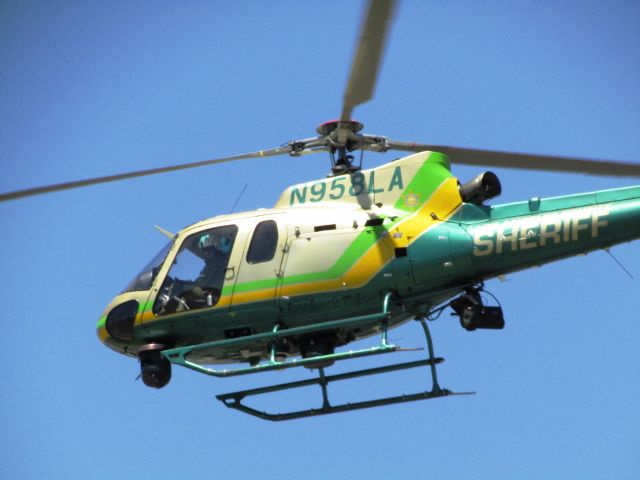Eurocopter AS-350 AStar (N958LA) - Lifting off from Brackett Field
