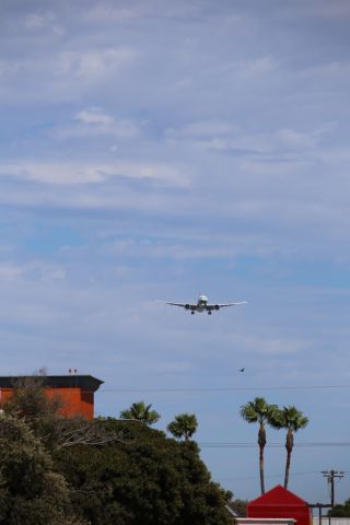 BOEING 777-300ER (B-16705)