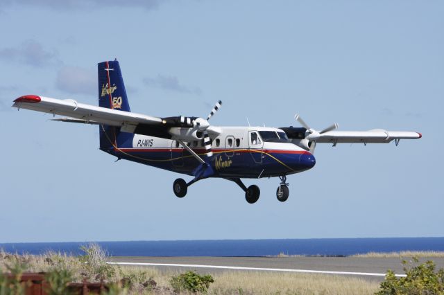 De Havilland Canada Twin Otter (PJ-WIS) - Landing RWY 12, SABA