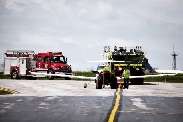 Diamond Star (N272DS) - Privately Owned Diamond Aircraft DA-40br /br /** AIRCRAFT INCIDENT ** Left MLG tire blow-out upon landing on RWY32 at KBUF on 16MAY2020 @1130 EST