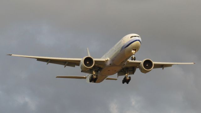 BOEING 777-300ER (B-18051) - Dynasty 53 on short final.