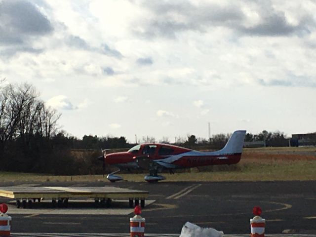 Cirrus SR22 Turbo (N916SY) - N916SY (S22T) arriving at Wings Field (KLOM)br /Photo Date: January 2, 2021