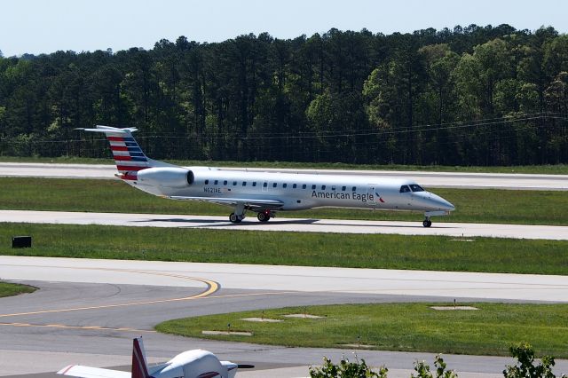 Embraer ERJ-145 (N621AE)