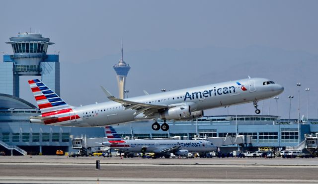 Airbus A321 (N138AN) - N138AN American Airlines 2015  Airbus A321-231 - cn 6650 - Las Vegas - McCarran International Airport (LAS / KLAS)br /USA - Nevada August 19, 2015br /Photo: Tomás Del Coro