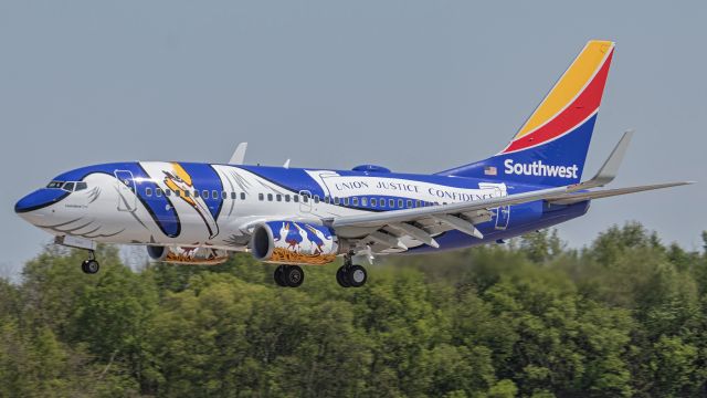 Boeing 737-700 (N946WN) - April 28, 2018, Nashville, Tenn -- This Southwest 737 is on approach to runway 2C. Uploaded in low-resolution. Full resolution is available at cowman615 at Gmail dot com. cowman615@gmail.com