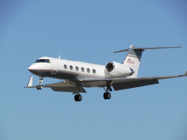 Gulfstream Aerospace Gulfstream IV (N380CR) - Landing RWY 30