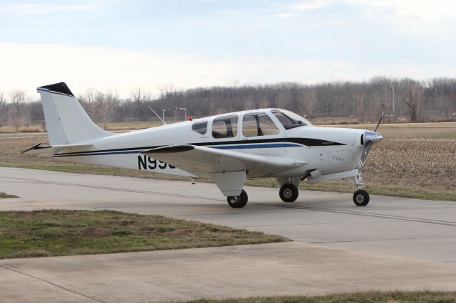 Beechcraft Bonanza (33) (N990T)