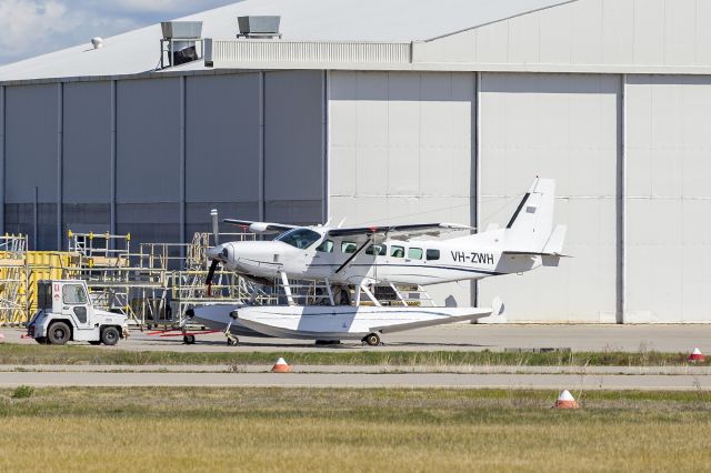 Cessna Caravan (VH-ZWH) - Sydney Seaplanes (VH-ZWH) Cessna 208 Caravan at Wagga Wagga Airport.