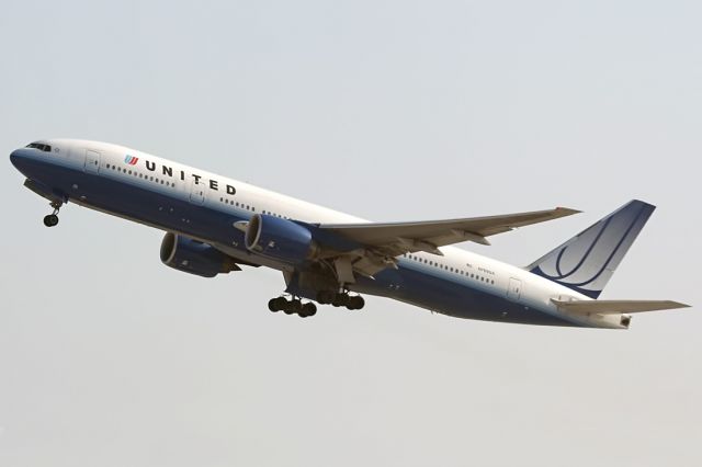 Boeing 777-200 (N769UA)