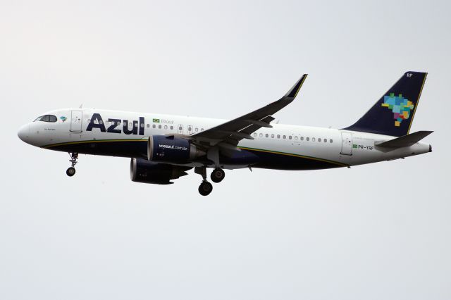 Airbus A320 (PR-YRF)