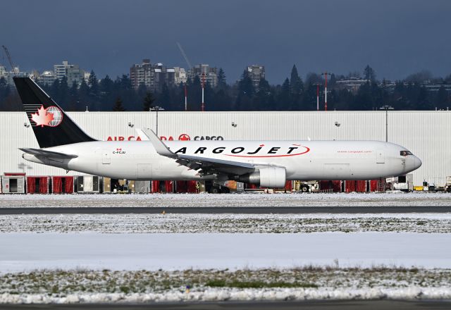 BOEING 767-300 (C-FCJU)