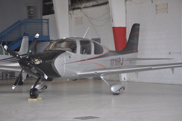 Cirrus SR-22 (N816RJ)