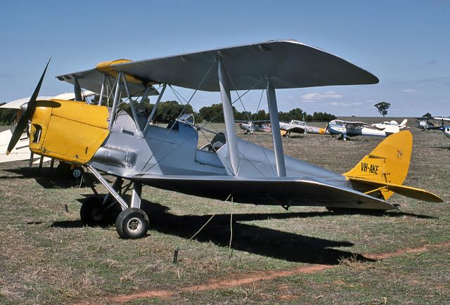 VH-AKE — - DE HAVILLAND (AUSTRALIA) DH-82A TIGER MOTH - REG VH-AKE (CN DHA426) - KYABRAM VICTORIA AUSTRALIA - YKYB 23/3/1989 KYABRAM AIR SHOW 1989.